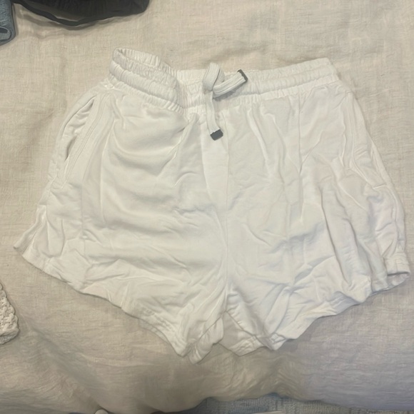TALENTLESS Pants - Talentless size large white flowy shorts